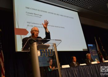 El economista y académico Carmelo Mesa-Lago durante la 12 Conferencia de estudios cubanos y cubano-americanos. Foto: Marita Pérez Díaz.