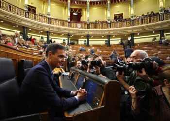 En esta imagen del miércoles 13 de febrero de 2019, el presidente de España Pedro Sánchez es fotografiado en el Parlamento de Madrid. Foto: Manu Fernandez / AP.