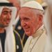 El papa Francisco durante su llegada al aeropuerto de Abu Dabi, en Emiratos Árabes Unidos, para el primer viaje papal de la historia a la región, cuna del islam. Foto: Andrew Medichini.