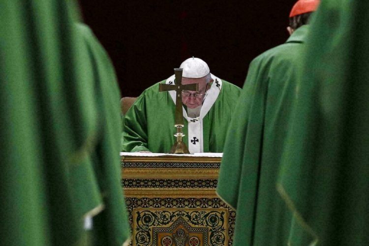 El Papa Francisco oficia una misa en el Vaticano el 24 de febrero de 2019, en la clausura de la cumbre extraordinaria sobre abusos sexuales en la Iglesia. Foto: Giuseppe Lami / Pool vía AP.