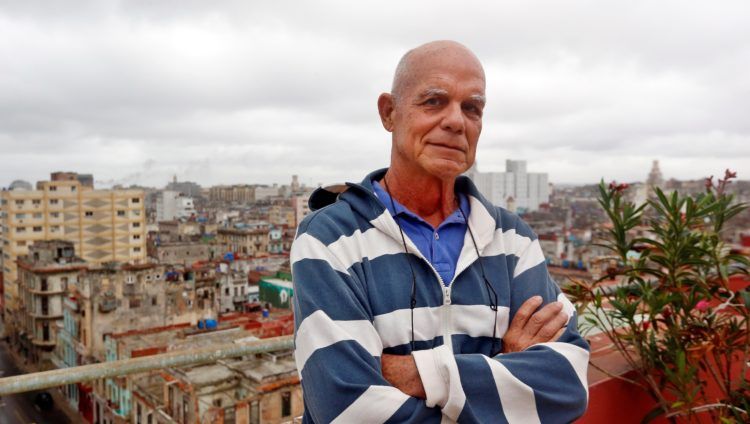 El periodista y escritor cubano Pedro Juan Gutiérrez, autor de la célebre "Trilogía sucia de La Habana". Foto: Ernesto Mastrascusa / EFE.