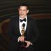 Rami Malek recibe el Oscar al mejor actor por "Bohemian Rhapsody" el domingo 24 de febrero del 2019 en el Teatro Dolby en Los Angeles. Foto: Chris Pizzello/Invision/AP.