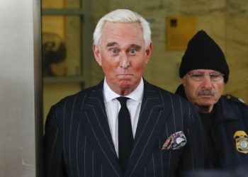 Fotografía de archivo del 1ro de febrero del exasesor de campaña del presidente Donald Trump, Roger Stone, saliendo de un tribunal en Washington. Foto: Pablo Martinez Monsivais / AP.