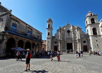 La Plaza de la Catedral, en La Habana. Foto: Ernesto Mastrascusa / EFE.