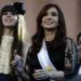 La expresidenta argentina Cristina Fernández de Kirchner (der) junto a su hija Florencia. Foto: notife.com / Archivo.
