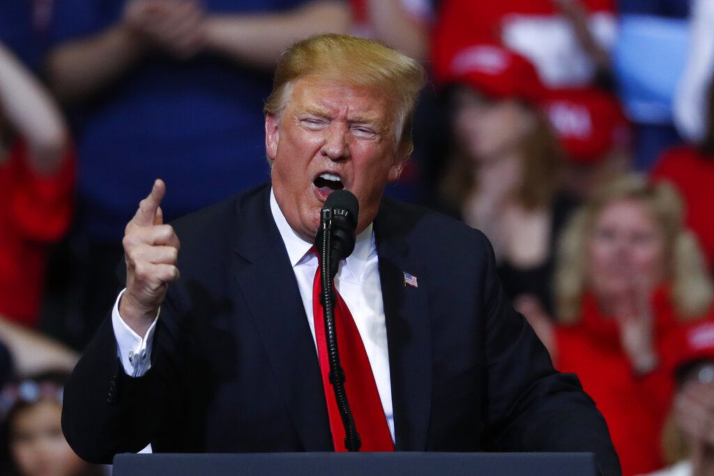 El presidente Donald Trump habla durante un mitin en Grand Rapids, Michigan, el jueves 28 de marzo de 2019. (AP Foto/Paul Sancya)
