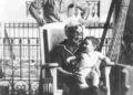 Eliseo Diego (de pie), su madre Berta y su nieto Ismael en 1978. Foto: Foto: Archivo familiar de Josefina de Diego.
