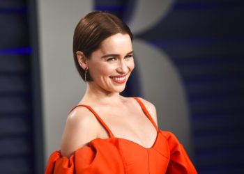 Emilia Clarke llega a la fiesta del Oscar de Vanity Fair en Beverly Hills, California, el 24 de febrero de 2019. Clarke reveló en un artículo publicado el jueves 21 de marzo del 2019 por The New Yorker que ha tenido dos aneurismas potencialmente fatales, y dos cirugías cerebrales, desde que comenzó "Game of Thrones".  Foto: Evan Agostini / Invision / AP.