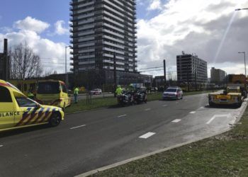 Servicios de emergencia acuden a la escena de un ataque en Utrecht, Holanda, el 18 de marzo de 2019. Foto: Martijn van der Zande vía AP.