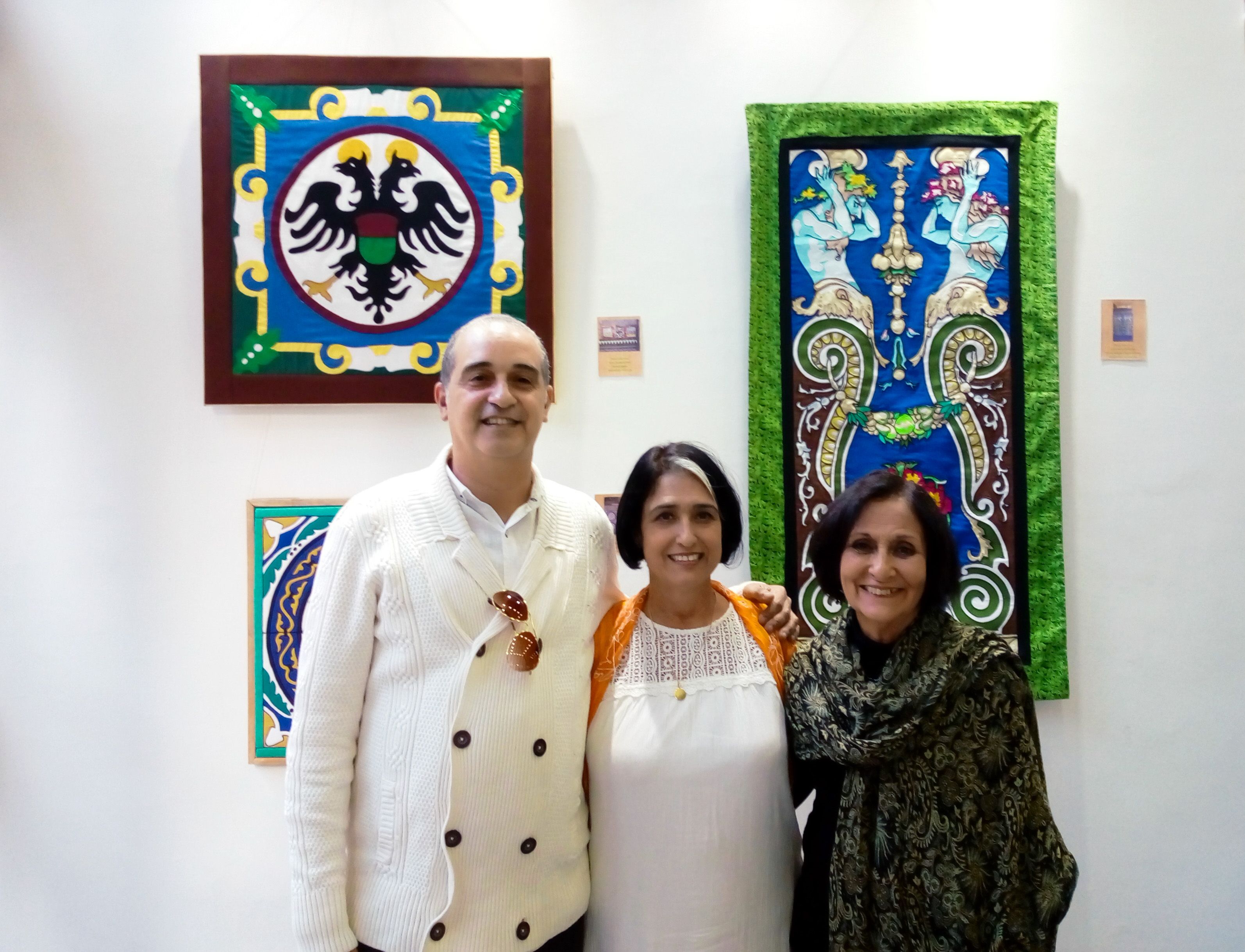 Los tres artistas: Rafael G. Hernández, Isabel Torres (Chavela) y Ela María Pérez Hernández. 