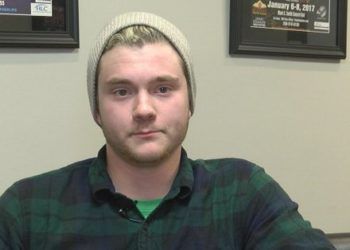 Ryan Magers, de 19 años, reclama a la clínica haber practicado el aborto a su novia sin consentimiento de él.