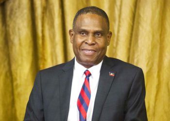 El primer ministro haitiano Jean-Henry Ceant sonríe durante la ceremonia de su nombramiento en el Palacio Nacional, en Puerto Príncipe, el 7 de agosto de 2018. Foto: Dieu Nalio Chery / AP.