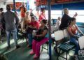 Una de las embarcaciones para pasajeros que surca la bahía de Cienfuegos. Foto: Otmaro Rodríguez.