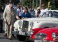 El Príncipe Carlos de Inglaterra y su esposa Camila, duquesa de Cornualles, visitan una exhibición de autos clásicos británicos en los alrededores del parque de 17 y 6 en el Vedado, La Habana, el 26 de marzo de 2019. Foto: Otmaro Rodríguez.