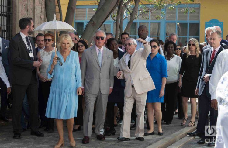 Visita del príncipe Carlos y a su esposa, la duquesa Camila de Cornualles, al Centro Histórico de La Habana, lo acompaña Eusebio Leal, historiador de la Ciudad. Foto: Otmaro Rodríguez.