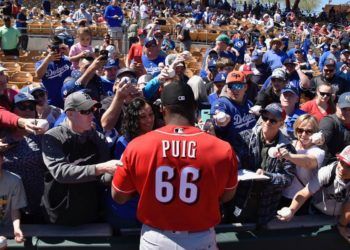 Yasiel Puig fue recibido como una estrella por miles de fanáticos de los Dodgers . Foto: Cincinnati Reds