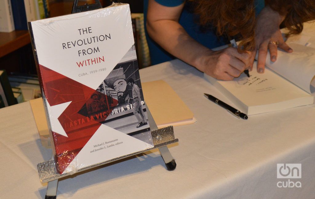 Libro "La Revolución por dentro", presentado en Miami. Foto: Marita Pérez Díaz.