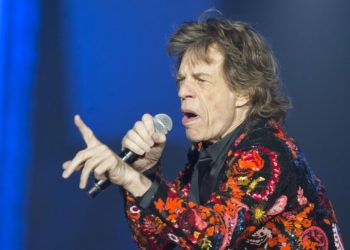 Fotografía de archivo del 22 de octubre de 2017 de Mick Jagger de los Rolling Stones cantando durante un concierto de su gira “No Filter” Europe Tour 2017 en la U Arena de Nanterre, en las afueras de París, Francia. (AP Photo/Michel Euler, File)