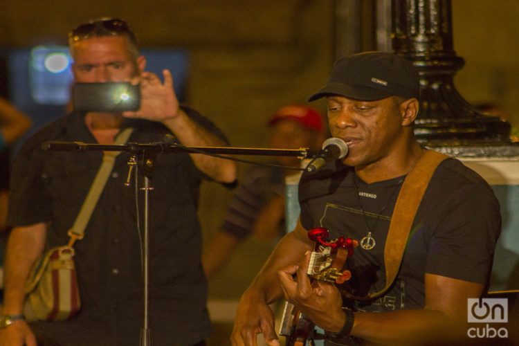 Tony Ávila en el Festival de la Trova "Pepe Sánchez" 2019 en Santiago de Cuba. Foto: Frank Lahera Ocallaghan.