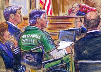 En este boceto se muestra al exdirector de la campaña presidencial de Donald Trump, Paul Manafort, en una silla de ruedas durante su audiencia de sentencia en un tribunal federal de Alexandria, Virginia, el jueves 7 de marzo de 2019. Foto: Dana Verkouteren vía AP.