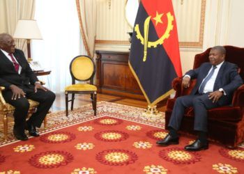 Salvador Valdés Mesa durante su reunión con el presidente de Angola Joao Lourenzo. Foto: @SalvadorValdesM