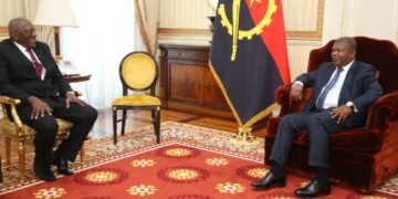 Salvador Valdés Mesa durante su reunión con el presidente de Angola Joao Lourenzo. Foto: @SalvadorValdesM