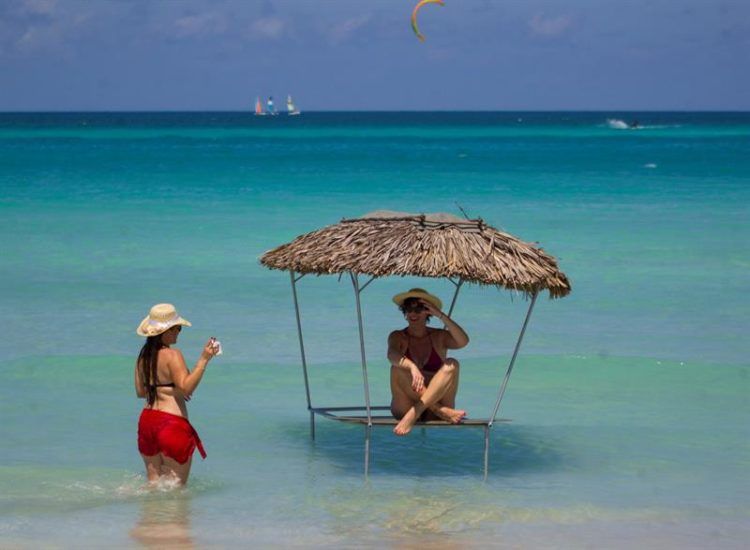 Varadero, playa declarada por TripAdvisor como la segunda mejor del mundo. Foto: Yander Zamora / EFE.