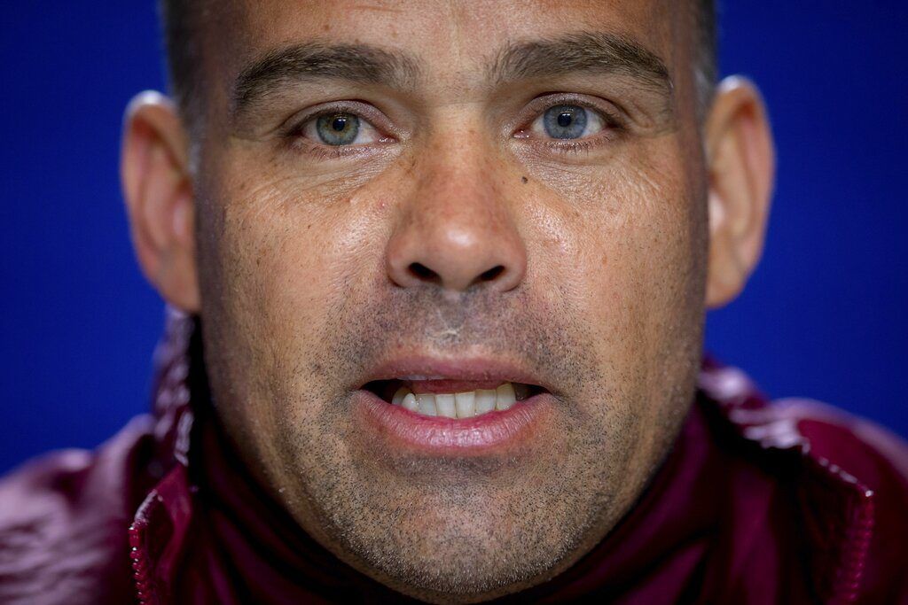 El director técnico de la selección de fútbol de Venezuela, Rafael Dudamel, habla en una conferencia de prensa en Madrid, España, el jueves 21 de marzo de 2019. (AP Foto/Bernat Armangue)