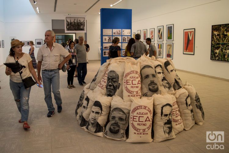 Exposición en el Museo Nacional de Bellas Artes, durante la XIII Bienal de La Habana. Foto: Otmaro Rodríguez.