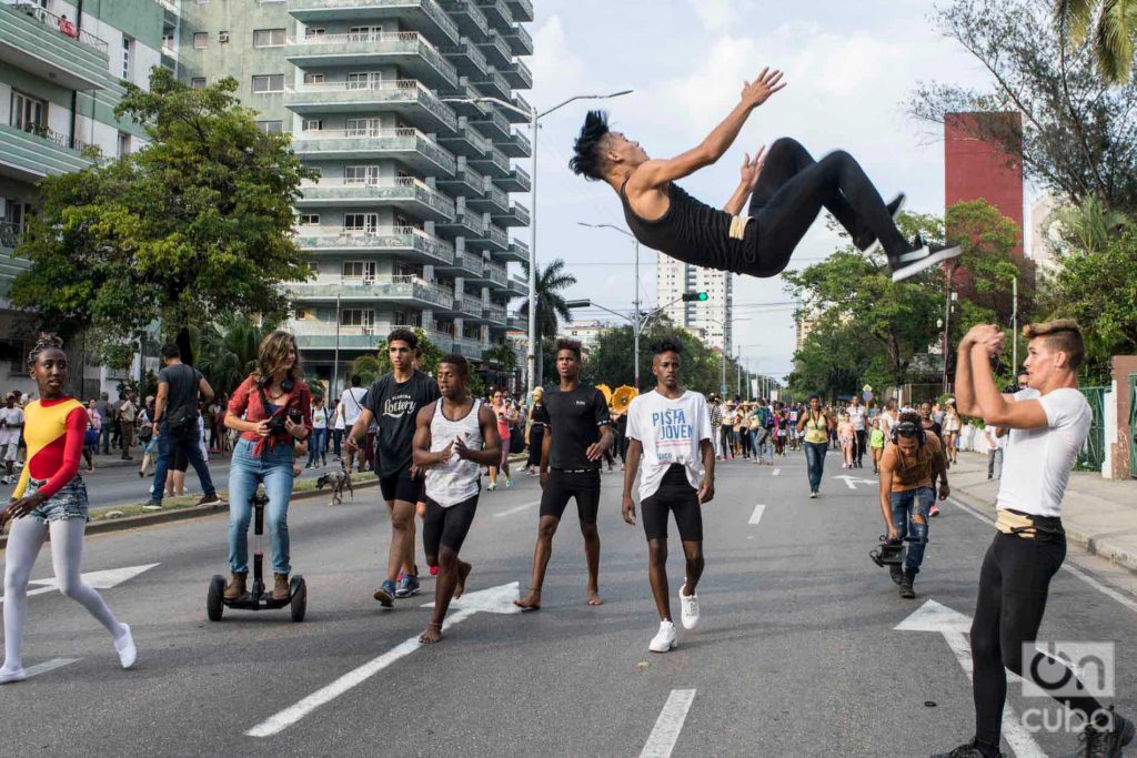 Apertura artística del corredor cultural de la Calle Línea, el sábado 27 de abril de 2019 durante la XIII Bienal de La Habana. Foto: Otmaro Rodríguez.