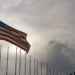La bandera de Estados Unidos ondea en su embajada en La Habana, Cuba, el lunes 18 de marzo de 2019. Foto: Ramón Espinosa / AP/Archivo.