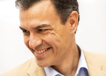 El presidente del gobierno español, Pedro Sánchez, durante una reunión partidaria en la sede del Partido Socialista, Madrid, 29 de abril de 2019. Foto: Bernat Armangue / AP.