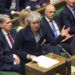 En esta imagen, proporcionada por el parlamento, la primera ministra británica, Theresa May, se dirige a los legisladores en una sesión en la Cámara de los Comunes, en Londres, el 3 de abril de 2019.Foto: Mark Duffy / Parlamento británico vía AP.