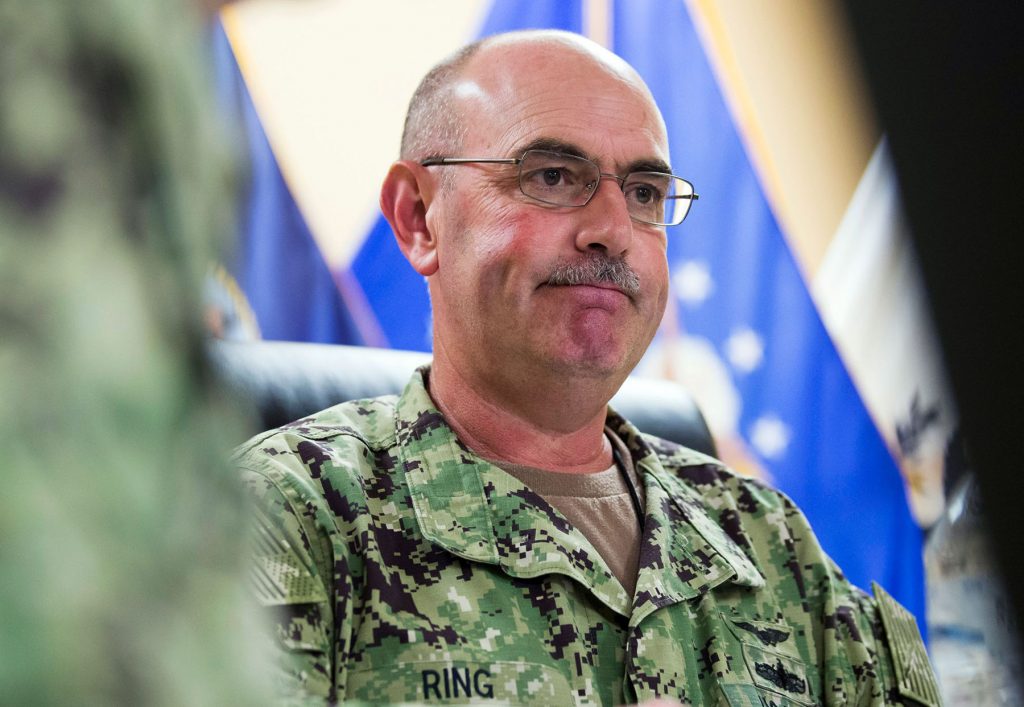 El contraalmirante de la marina John Ring, quien fue relevado como comandante de la prisión de Guantánamo. Foto: Alex Brandon / AP / Archivo.