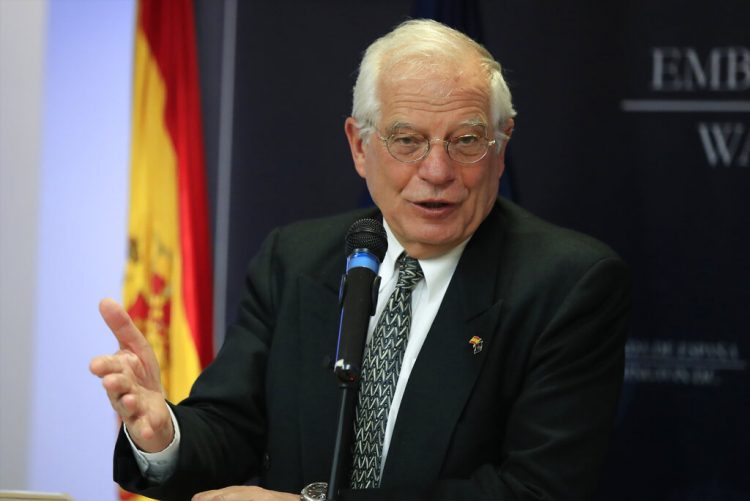 El alto representante de la Unión Europea para la Política Exterior, Josep Borrell, cuando se desempeñaba como canciller español. Foto: Manuel Balce Ceneta / AP / Archivo.