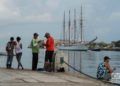 Entrada a la bahía de La Habana del buque escuela "Juan Sebastián de Elcano" de la Armada Española. Foto: Otmaro Rodríguez.