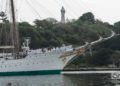 Entrada a la bahía de La Habana del buque escuela "Juan Sebastián de Elcano" de la Armada Española. Foto: Otmaro Rodríguez.