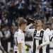 Cristiano Ronaldo (derecha) de Juventus festeja la obtención del título de la Serie A tras vencer 2-1 a la Fiorentina, el sábado 20 de abril de 2019. (AP Foto/Luca Bruno)