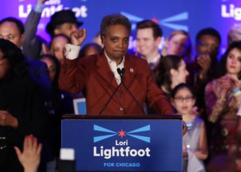 Lori Lightfoot durante su festejo electoral por la alcaldía de Chicago el martes 2 de abril de 2019. Foto: Nam Y. Huh / AP.