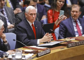 El vicepresidente de Estados Unidos Mike Pence, en el centro, se dirige a una reunión sobre Venezuela en el Consejo de Seguridad de las Naciones Unidas, el miércoles 10 de abril de 2019. (AP Foto / Bebeto Matthews)