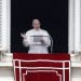 El Papa Francisco pronuncia su discurso durante la oración del mediodía desde la ventana de su estudio con vista a la Plaza de San Pedro, en el Vaticano, el domingo 28 de abril de 2019. Foto: Alessandra Tarantino / AP.