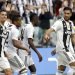 Cristiano Ronaldo (izquierda) y sus compañeros de la Juventus festejan el segundo gol en la victoria 2-1 ante Fiorentina en la Serie A, el sábado 20 de abril de 2019. (AP Foto/Luca Bruno)