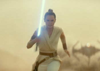 En esta imagen difundida por Lucasfilm Ltd., Daisy Ridley como Rey en una escena de "Star Wars: Episode IX". (Lucasfilm Ltd. vía AP)