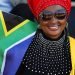 Una mujer con una bandera de Sudáfrica asiste a las celebraciones por el Día de la Libertad en Kwa-Thema, cerca de Johannesburgo, el sábado 27 de abril de 2019. Foto:Denis Farrell/AP.