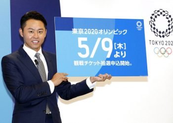 Kosuke Kitajima, cuatro veces campeón olímpico en natación, durante una rueda de prensa en Tokio, el jueves 18 de abril de 2019. Kitajima participó en el lanzamiento del portal de venta de entradas de los Juegos Olímpicos de 2020.(Yuta Omori/Kyodo News via AP)