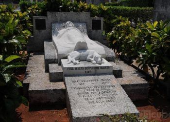 Tumba de Jeannette Ryder en el Cementerio de Colón, en La Habana.