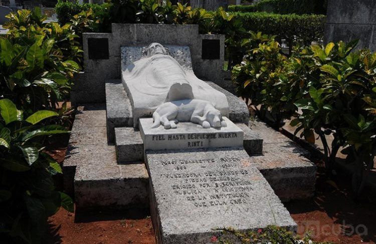 Tumba de Jeannette Ryder en el Cementerio de Colón, en La Habana.