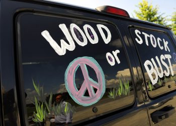 Una camioneta con el letrero "Woodstock or Bust" en el lugar donde se hizo el Festival de Woodstock en Bethel, Nueva York, el 14 de agosto de 2009. Foto: Stephen Chernin / AP.