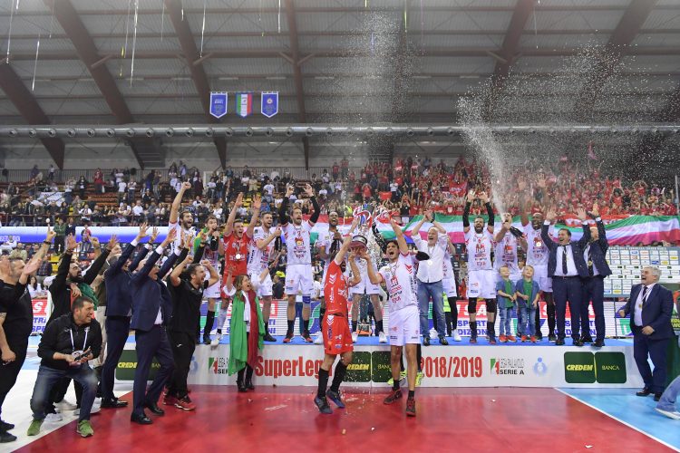 Civitanova se coronó campeón del voleibol italiano con una espectacular remontada frente al Perugia.  Foto: Michele Benda