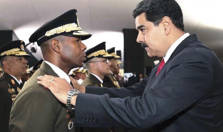 El general Manuel Ricardo Cristopher Figuera, director del Servicio Bolivariano de Inteligencia Nacional (Sebin) de Venezuela, junto a Nicolás Maduro. Foto: MSN.com.